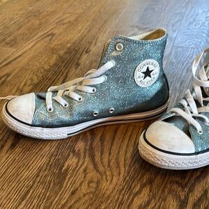 Converse Blue Sneakers with Iconic High-Top Design